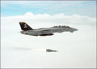 Qualifie un missile lancé à partir d'un aéronef en direction d'un autre aéronef.