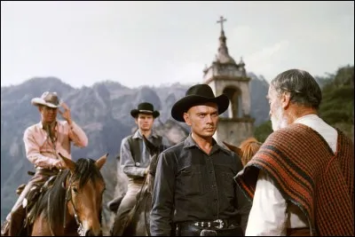 Combien de mercenaires combattaient aux côtés de Yul Brynner en 1960 ?