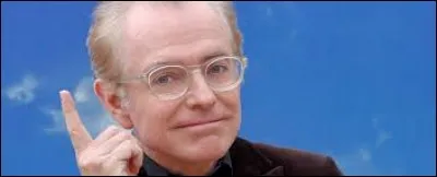 Comment s'appelle ce présentateur ?