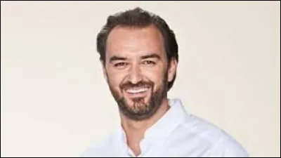 Comment s'appelle ce présentateur ?