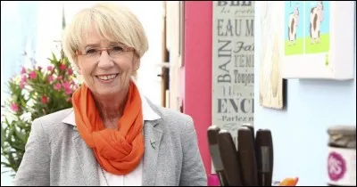 Comment s'appelle cette présentatrice ?