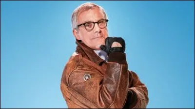 Comment s'appelle ce présentateur ?