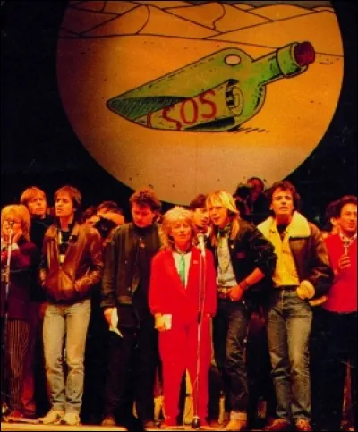 Qui a &eacute;crit la chanson "SOS Ethiopie" qui a &eacute;t&eacute; destin&eacute;e &agrave; l'association "Chanteurs sans fronti&egrave;res" ?