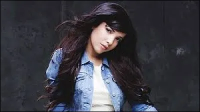 Qui a chant&eacute; ces paroles en 2014 : "C'est un S.O.S, je suis touch&eacute;e je suis &agrave; terre / Entends-tu ma d&eacute;tresse, y a t-il quelqu'un? / Je sens que je me perds" ?