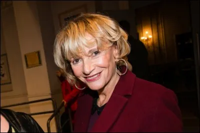 Elle a eu des pépins avec sa pomme.