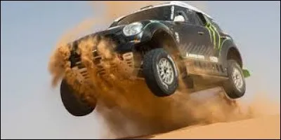 Sur le Dakar, on conseille aux concurrents de ne pas abuser des bonds pour ménager leurs courses ; le soir, au bivouaque, autour d'un plat de nouilles, les culottes s'empilent.