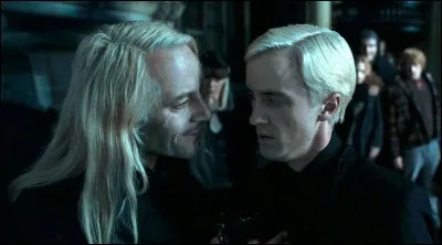 Qu'a offert Lucius à l'équipe de Serpentard ?