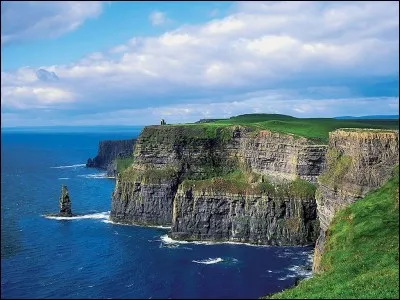 Passons à Michel Sardou avec "Les lacs du Connemara". Dans quel pays le Connemara se situe-t-il ?