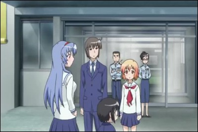 Pourquoi sortent-ils du commissariat ?