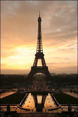 Quel monument clbre de Paris a t inaugur en 1889 ?
