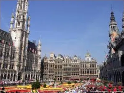 Comment s'appelle la place centrale de Bruxelles ?