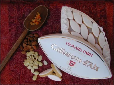 Quelle ville des Bouches-du-Rhône est connue pour sa spécialité gourmande, en photo ?