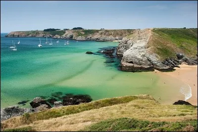 De quelle île de France métropolitaine "Le Palais" est-elle la ville principale ?