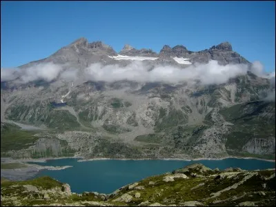 Que désignent les "Dents du Midi" ?