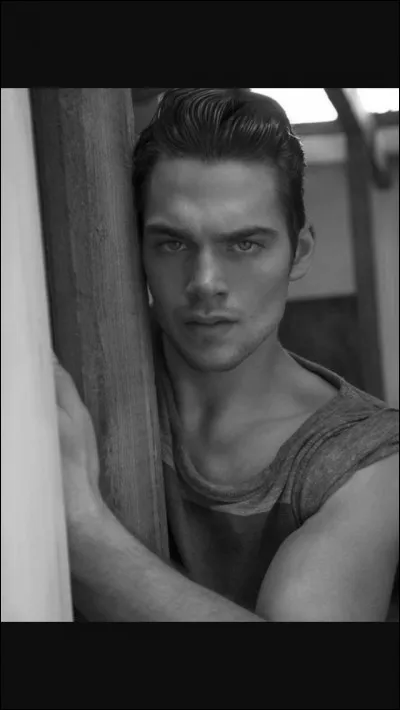 À quel âge a-t-il commencé "Teen Wolf" ?