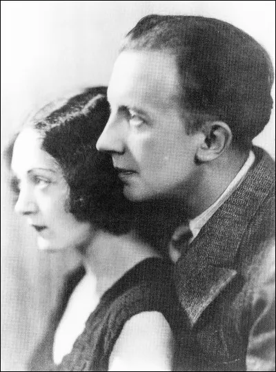 Je suis un Paul célèbre. J'ai écrit le poème "Liberté", et ma femme m'a quitté pour le célèbre peintre :