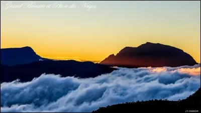 NEIGES (PITON DES) - A quelle altitude culmine le plus haut sommet de l'île de La Réunion ?