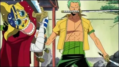 Lors du combat contre Kaku, quel nom Zoro donne-t-il à "l'arme" formée par Usopp et son sabre ?