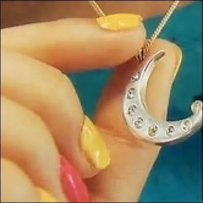 Quel est le pendentif de Luna ?