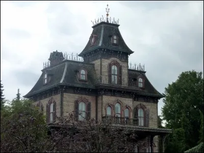 Selon la légende, combien de fantômes y a-t-il dans la maison hantée ?