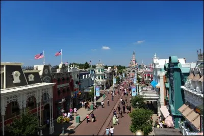 Dans "Main Street" il y a deux endroits spéciaux. Quels sont ces endroits ?