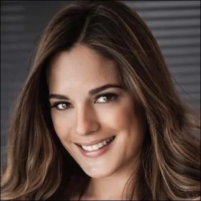 Qui est cette actrice et chanteuse vénézuélienne ?