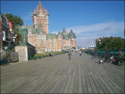 En poursuivant notre croisière fluviale, nous atteignons Québec. Comment nomme-t-on cette célèbre promenade de planches de la ville haute, au pied du château Frontenac ?