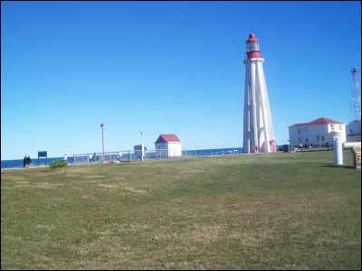Un peu plus loin, toujours sur les rives du Saint-Laurent, voici le phare de Pointe-au-Père. Quel célèbre navire a fait naufrage à cet endroit le 29 mai 1914 ?