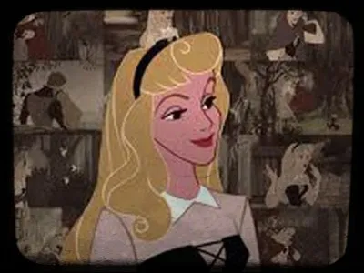 Les yeux d'Aurore sont-ils violets ou noirs ?