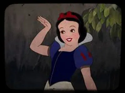 Dans le conte où elle apparaît pour la première fois, quel âge Blanche-Neige a-t-elle ?