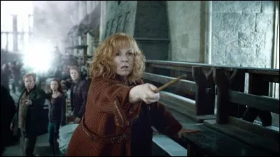 Quel est le nom de la chanteuse qu'écoute Molly à Noël ?