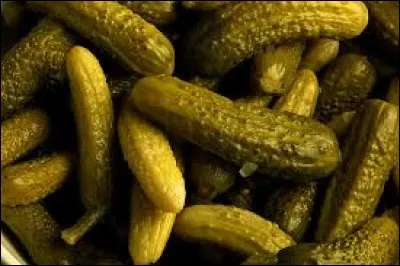 Le cornichon est un légume vert.