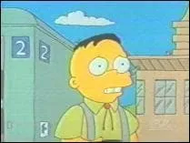 De quel pays vient le correspondant de Bart qui tente de voler les dossiers de la centrale nuclaire ?