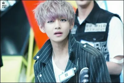 Par quoi s'est-il fait cracher dessus lorsqu'il était petit ?