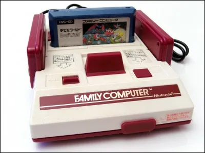 Quelle était la particularité de la deuxième manette de la Famicom ?