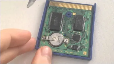 Quel est le premier jeu à utiliser une pile de sauvegarde ?