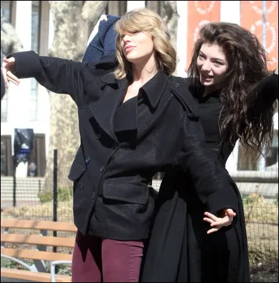 Comment appelle-t-on les fausses petites-amies de Larry Stylinson ?