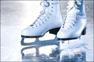 En québécois, accrocher ses patins, c'est prendre sa retraite.