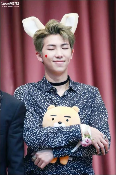 Laquelle de ces langues Rap Monster ne parle-t-il pas ?