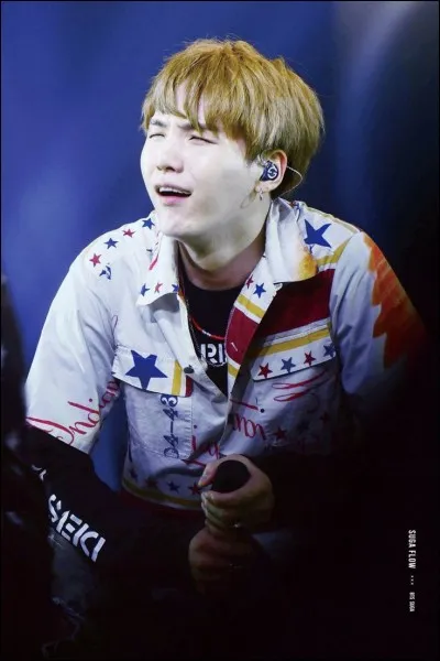 À qui a-t-il répondu : «Embêter Jin en souriant comme V.» ?