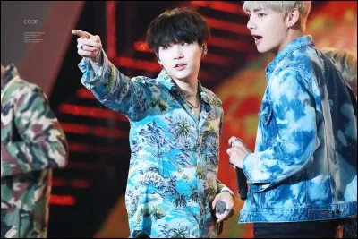 Avec quel membre partage-t-il sa chambre ?