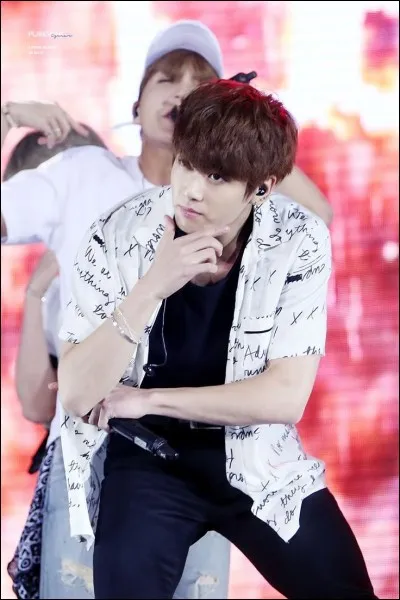 À la question " Quel âge ont tes parents, Jeon? " Jungkook a répondu :