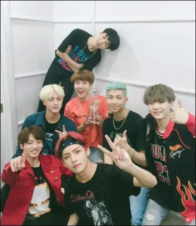 Quels membres ont été recrutés par BigHit entre 2010 et 2011 ?