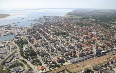 Esbjerg, ville de 70 000 habitants, est un important port de commerce. Dans quel pays se trouve-t-elle ?