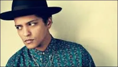 D'où est originaire le chanteur pop Bruno Mars ?