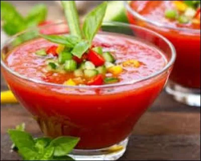 Le gaspacho est un potage à base de légumes servi chaud.