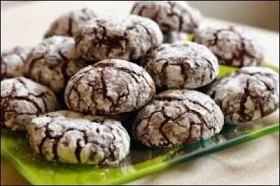 Les crinkles sont des petits biscuits au chocolat que l'on fait au moment de noël.