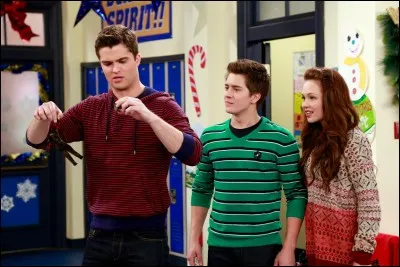 Dans l'épisode 2, pourquoi Adam, Bree et Chase se retrouvent-ils à l'usine de recyclage ?