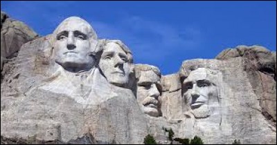Quel nom porte ce mémorial, représentant les faciès de quatre des plus grands présidents des USA, sculptés à même la roche ?