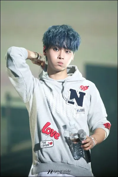 Il est celui qui reste le plus longtemps sous la douche